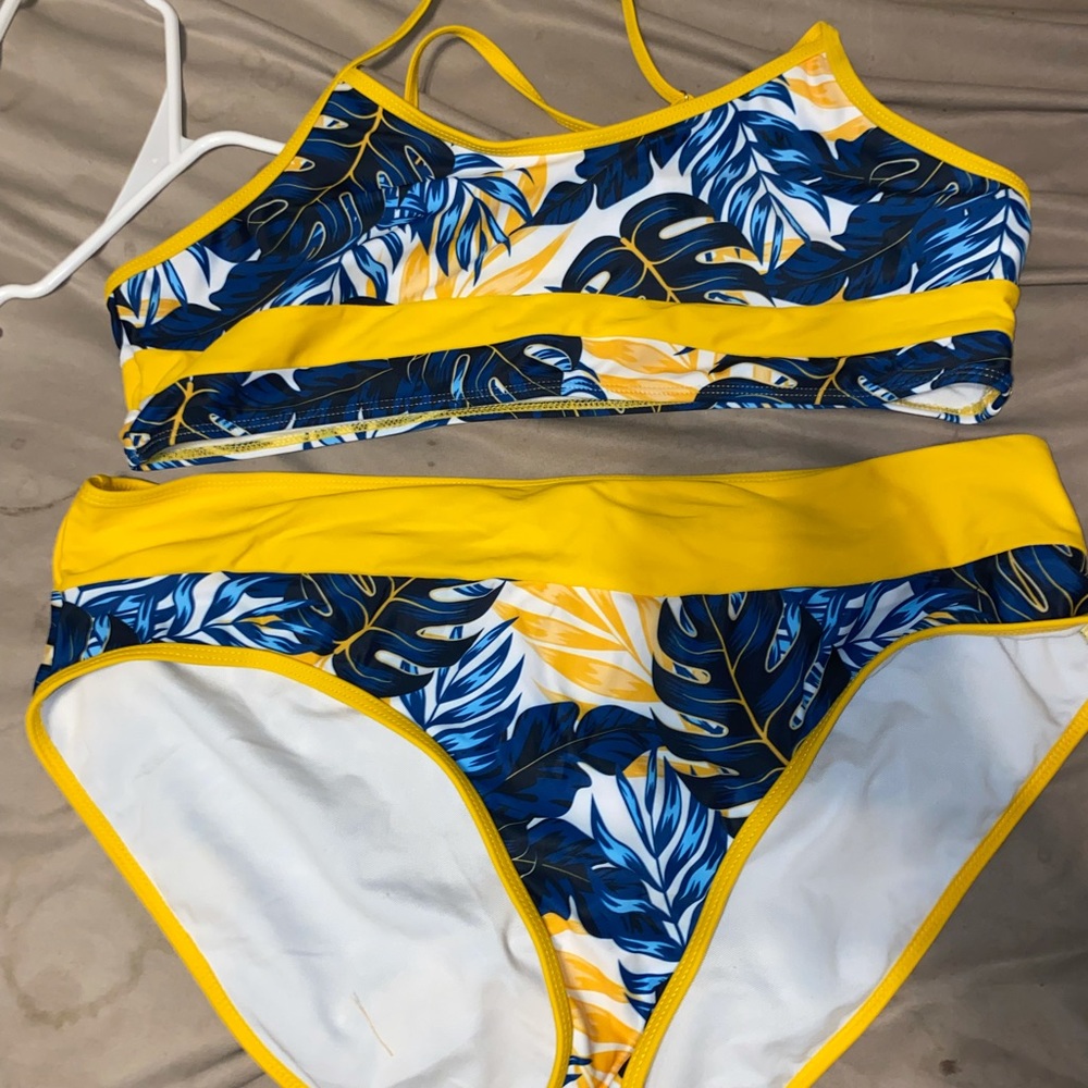 Shein Floral Two Piece Swimsuit Set